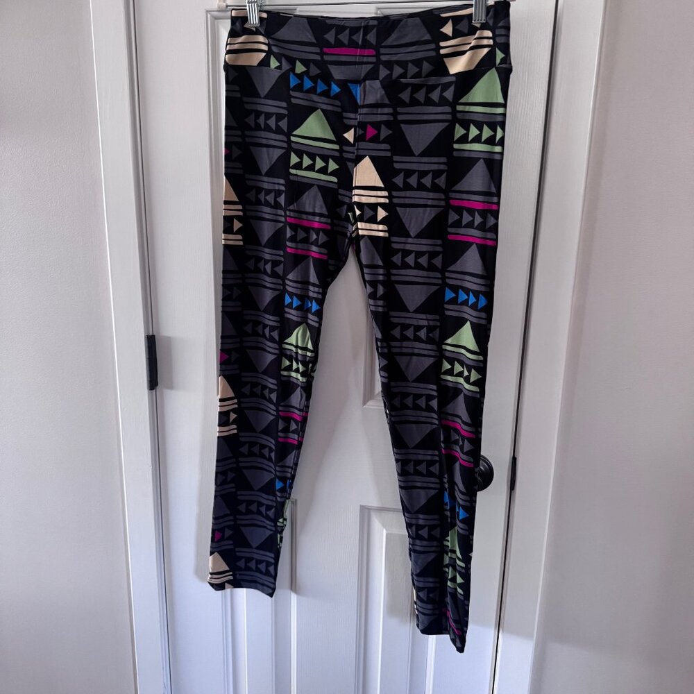 Lularoe Black Geometric Print Leggings TC Tall and Curvy New in Package